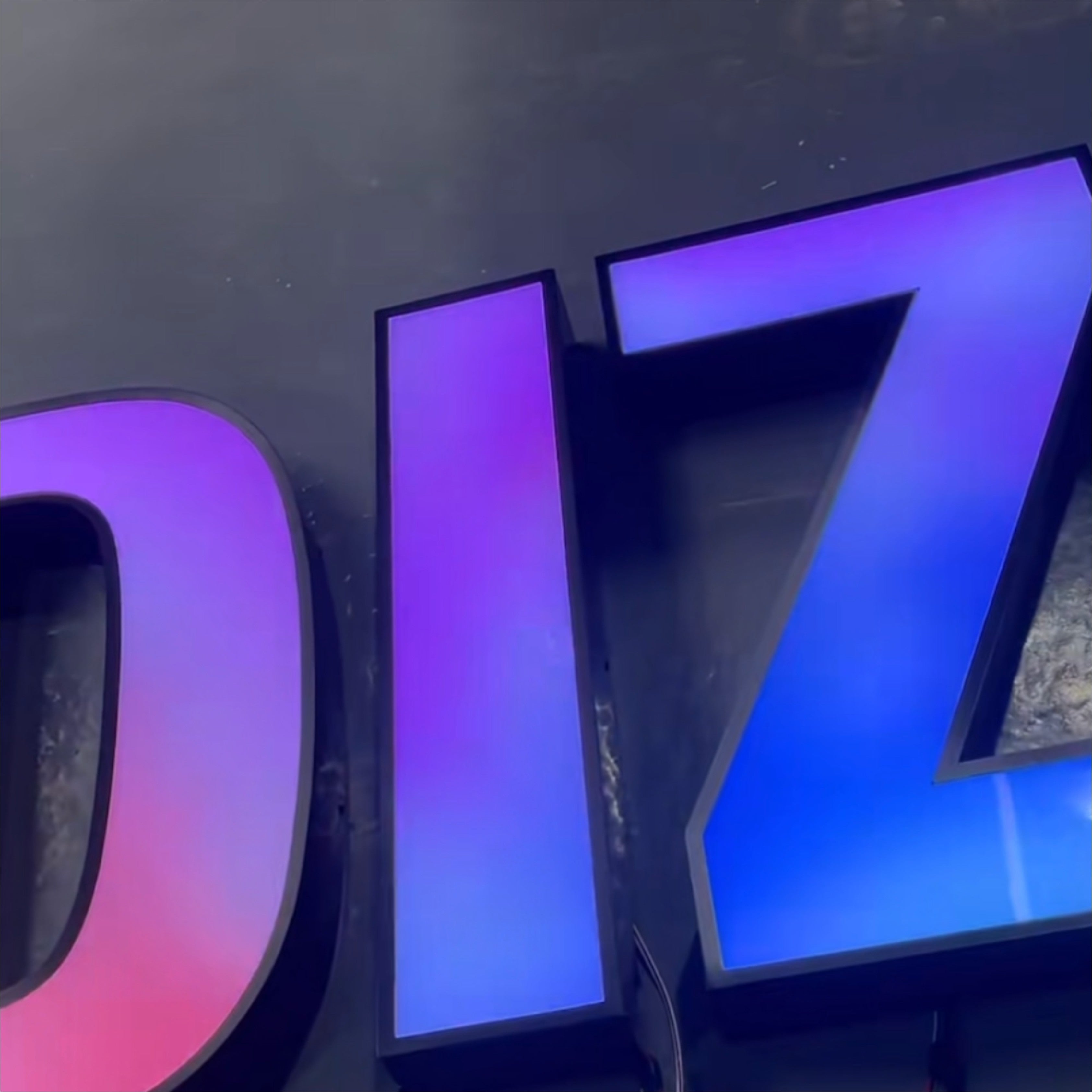 Wholesale Customizable RGB Programmable LED Logo 3D Letter Printer External Logo Electronic Signs Manufacturer